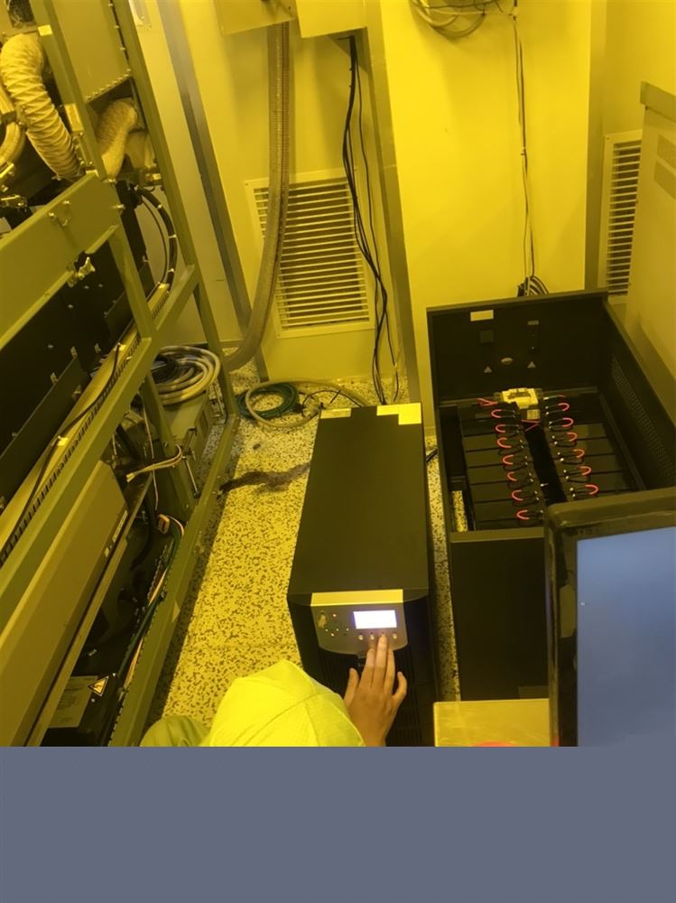 Nhân viên JYW Vina triển khai lắp đặt hệ thống UPS 10KVA của hãng INVT 